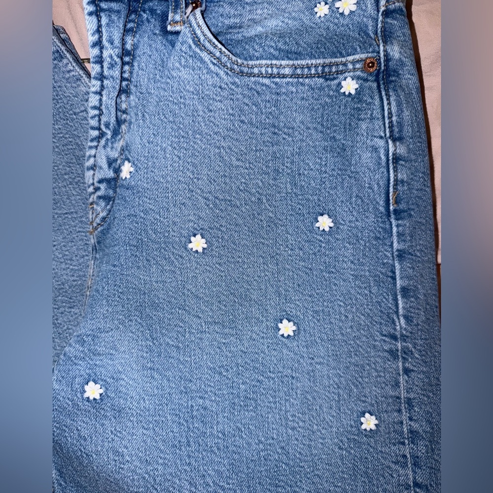 Old Navy extra high rise Sky Hi Wide Leg with White Daisy Embroidery - Picture 2 of 4